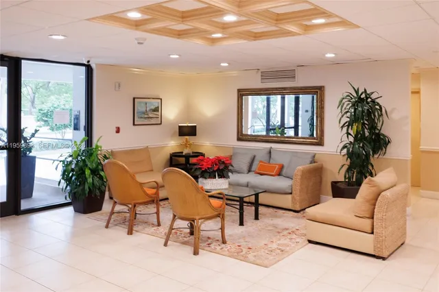 $850,000 | 550 Ocean Drive, Unit 8B, Key Biscayne, FL 33149