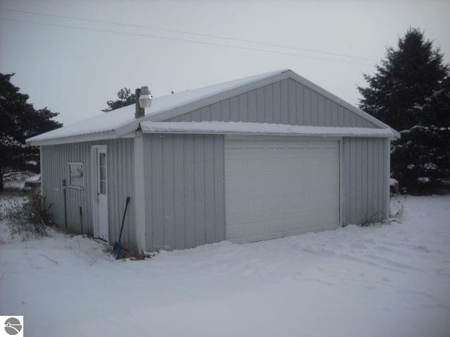 10240 North Reid Road Alma, MI 48801 - Photo 3 of 19 1793927-2.JPG