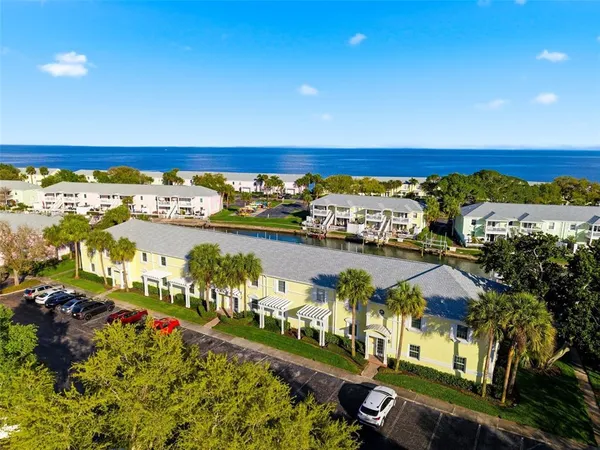 $4,200 | 5174 Beach Drive Southeast, Unit D, St. Petersburg, FL 33705