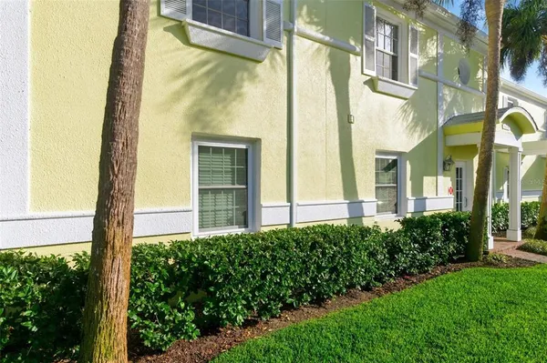 $4,200 | 5174 Beach Drive Southeast, Unit D, St. Petersburg, FL 33705