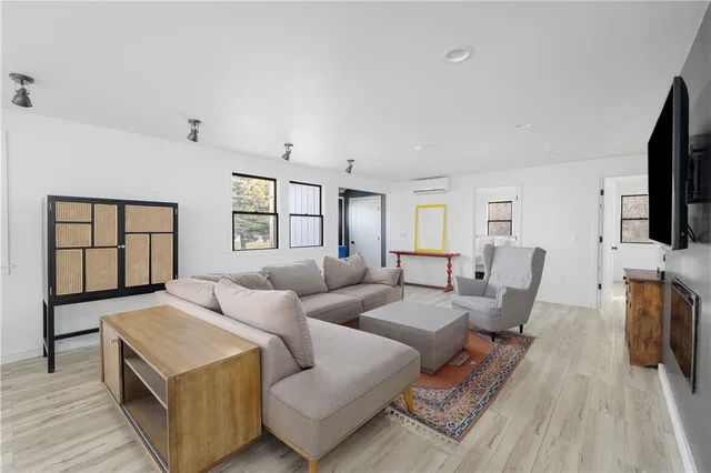 $599,000 | 176 Daniel Avenue, Portsmouth, RI 02872