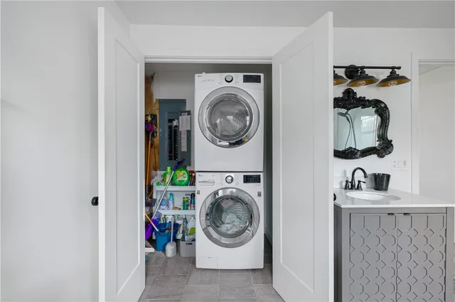 $599,000 | 176 Daniel Avenue, Portsmouth, RI 02872