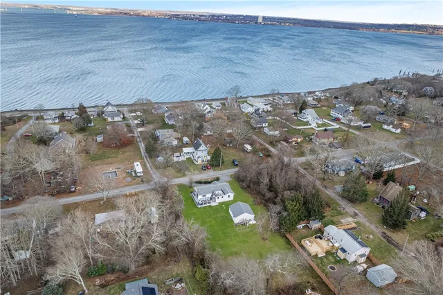 $599,000 | 176 Daniel Avenue, Portsmouth, RI 02872