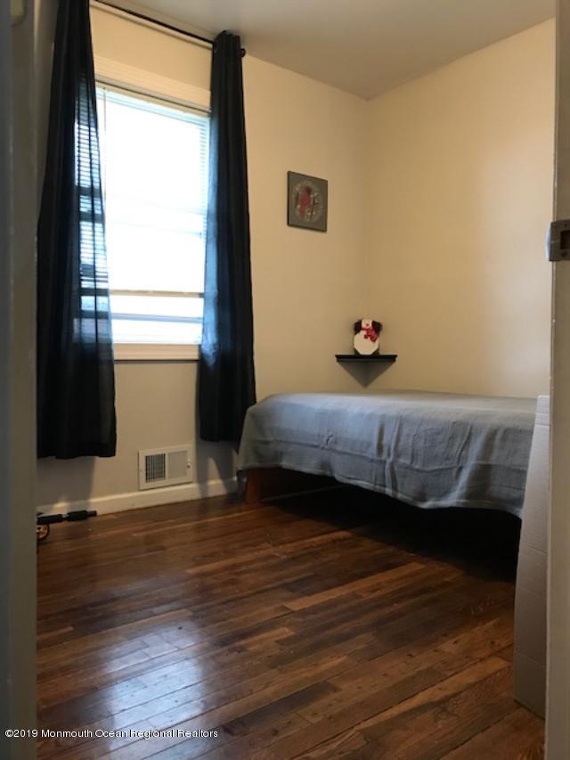 14 Chain Boulevard Bayville, NJ 08721 - Photo 4 of 17 a bedroom with a bed and a flat tv screen on dresser