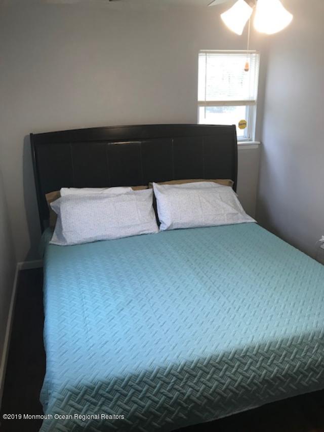 14 Chain Boulevard Bayville, NJ 08721 - Photo 5 of 17 a bedroom with a bed