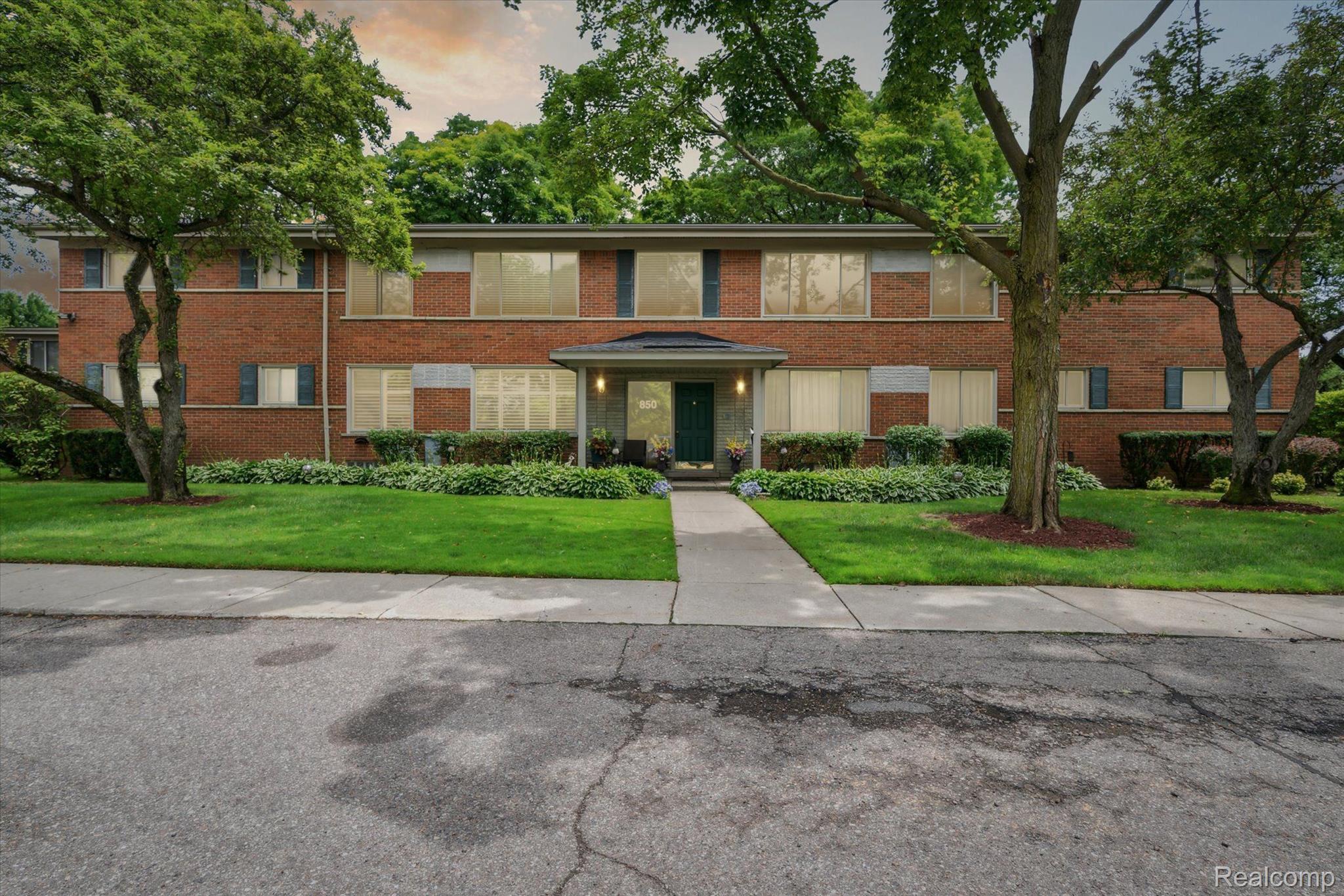850 North Adams Road, Unit 5 Birmingham, MI 48009 - Photo 1 of 29