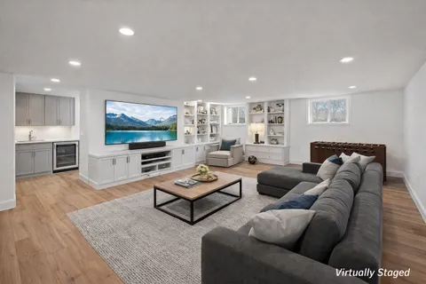 $849,000 | 221 East Montauk Highway, Hampton Bays, NY 11946