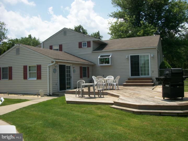 303 Sharpless Road Southampton, PA 18966 - Photo 10 of 25 Deck