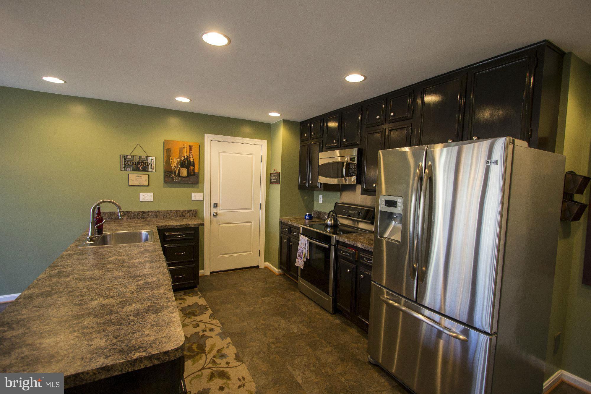 4060 Ridgeview Circle McLean, VA 22101 - Photo 8 of 30 Kitchen