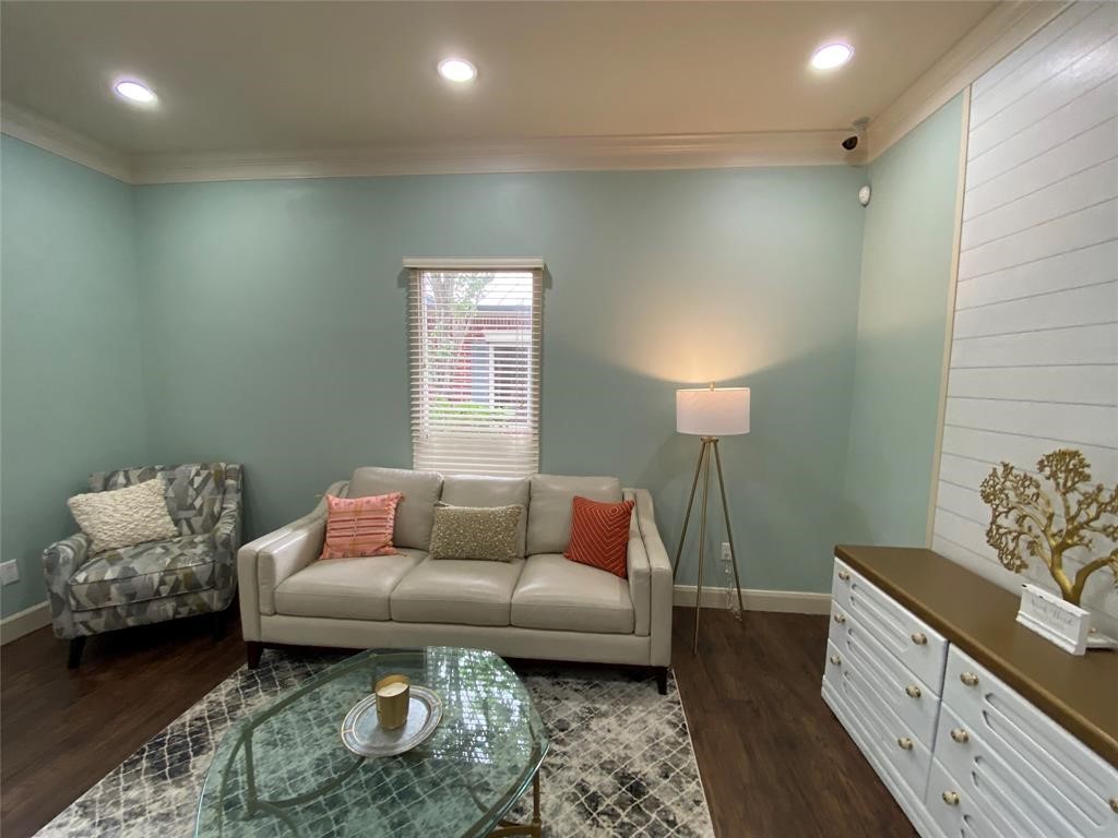 4501 Cartwright Road, Unit 408 Missouri City, TX 77459 - Photo 9 of 10 a living room with furniture and a couch