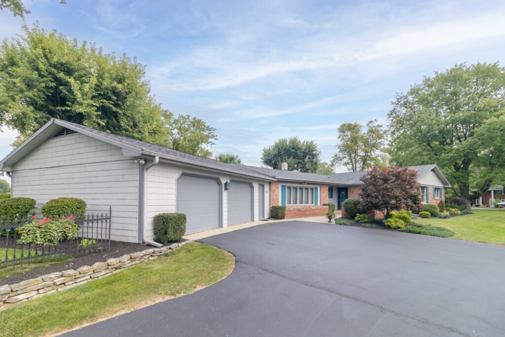 2095 Northeast Raintree Drive New Castle, IN 47362 - Photo 2 of 48 Gallery Image 2