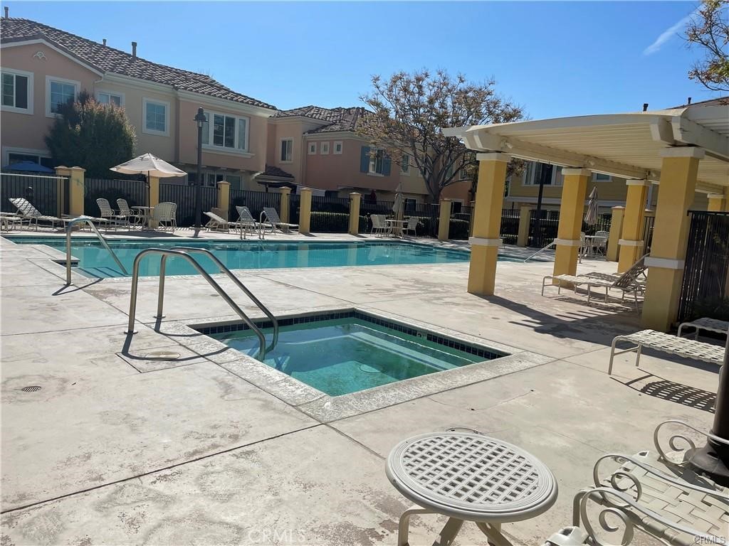 4164 Terraza Way, Unit B Simi Valley, CA 93063 - Photo 3 of 18