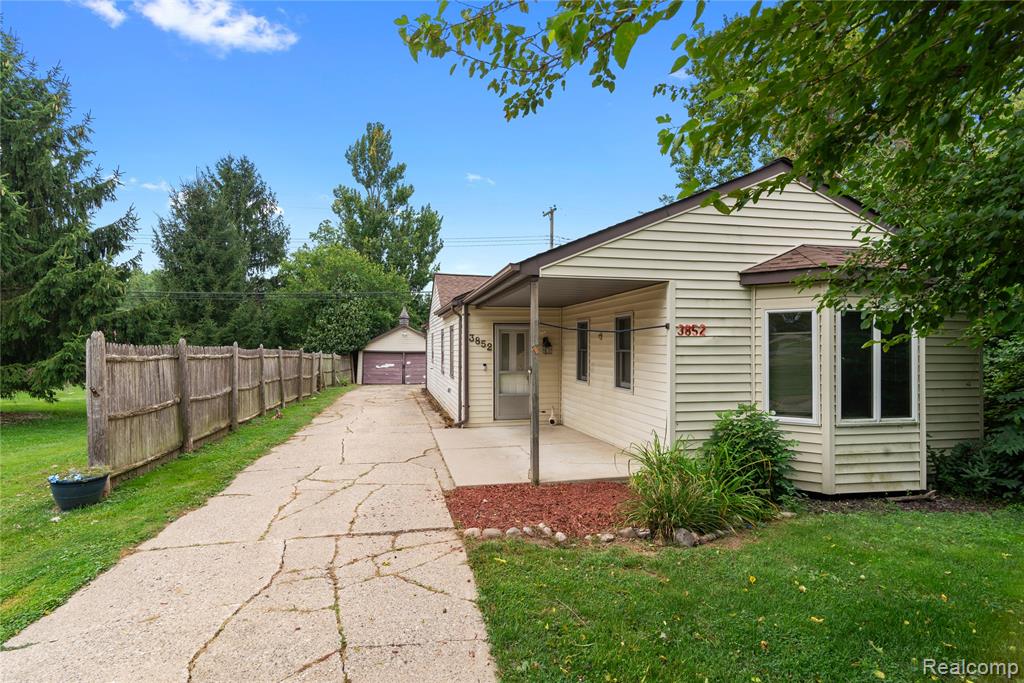 3852 Alida Avenue Rochester Hills, MI 48309 - Photo 2 of 20
