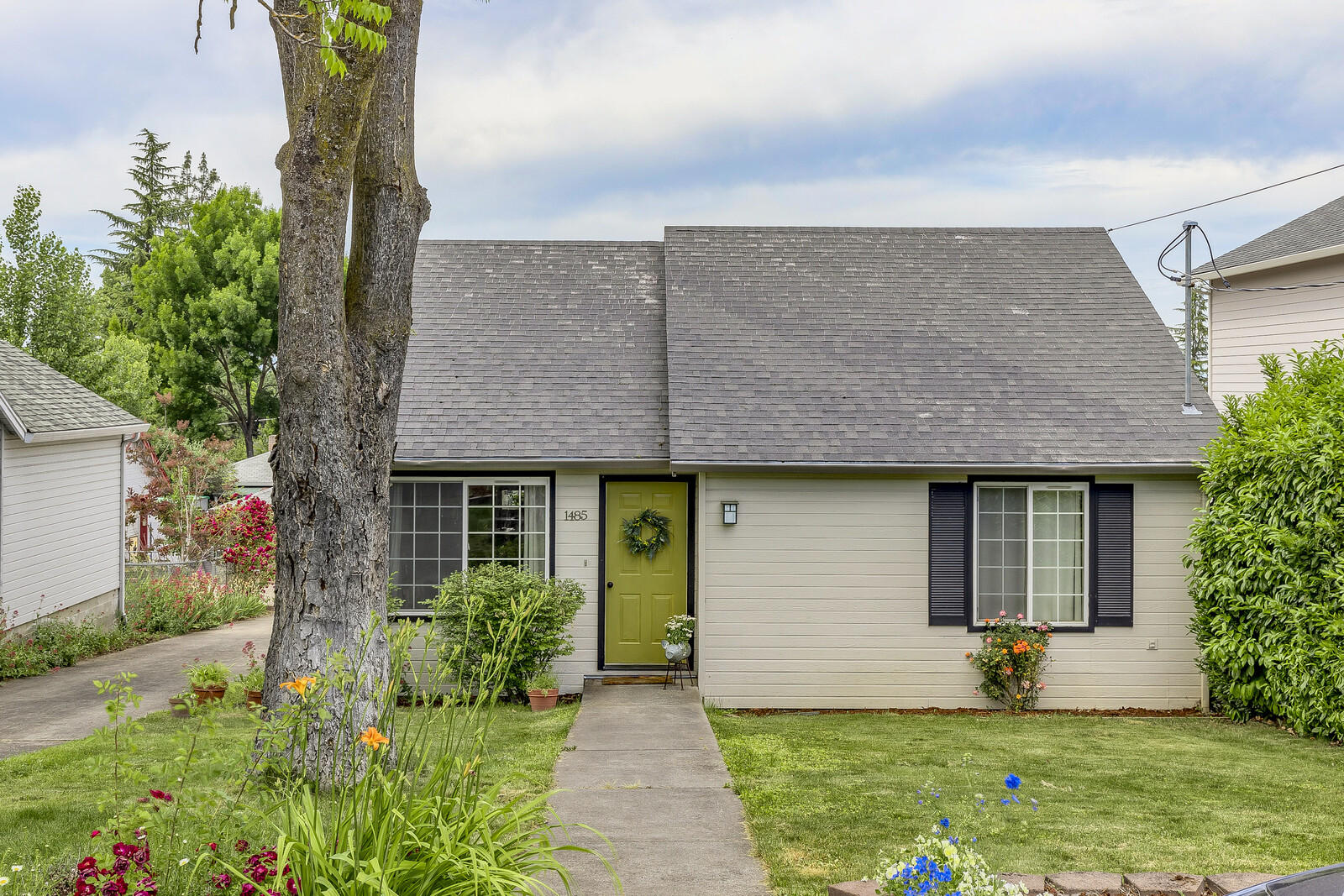 1485 Ridge Way Medford, OR 97504 - Photo 2 of 34 04_RW_4_mls