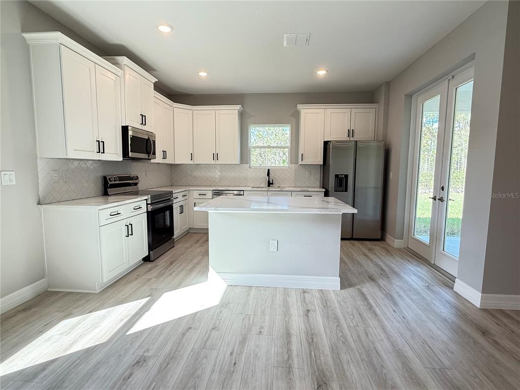 7815 Southwest 128th St Road Ocala, FL 34473 - Photo 8 of 40 a kitchen with a sink stove and refrigerator