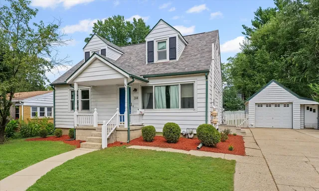 $229,900 | 314 Elmwood Drive, Champaign, IL 61821