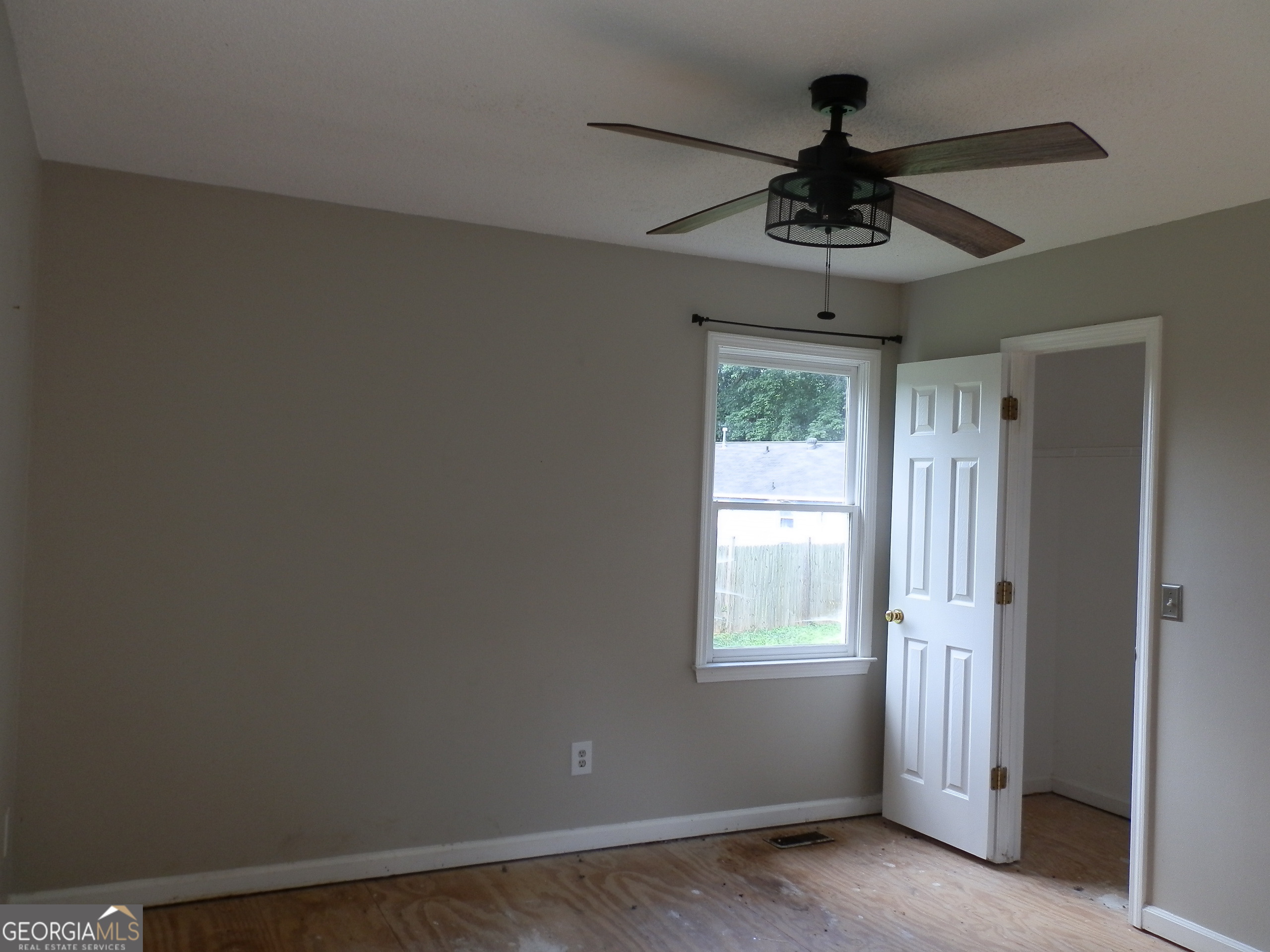 51 Jennifer Lane Rydal, GA 30171 - Photo 16 of 37 Master Bedroom