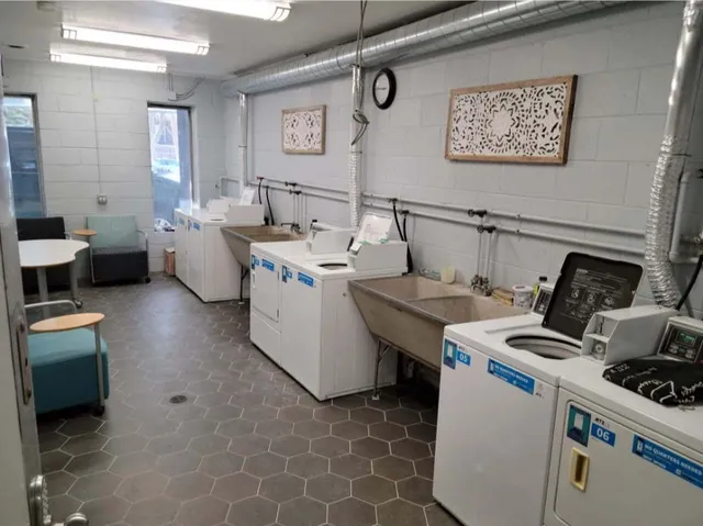 $230,000 | 4125 North Keystone Avenue, Unit 406, Chicago, IL 60641