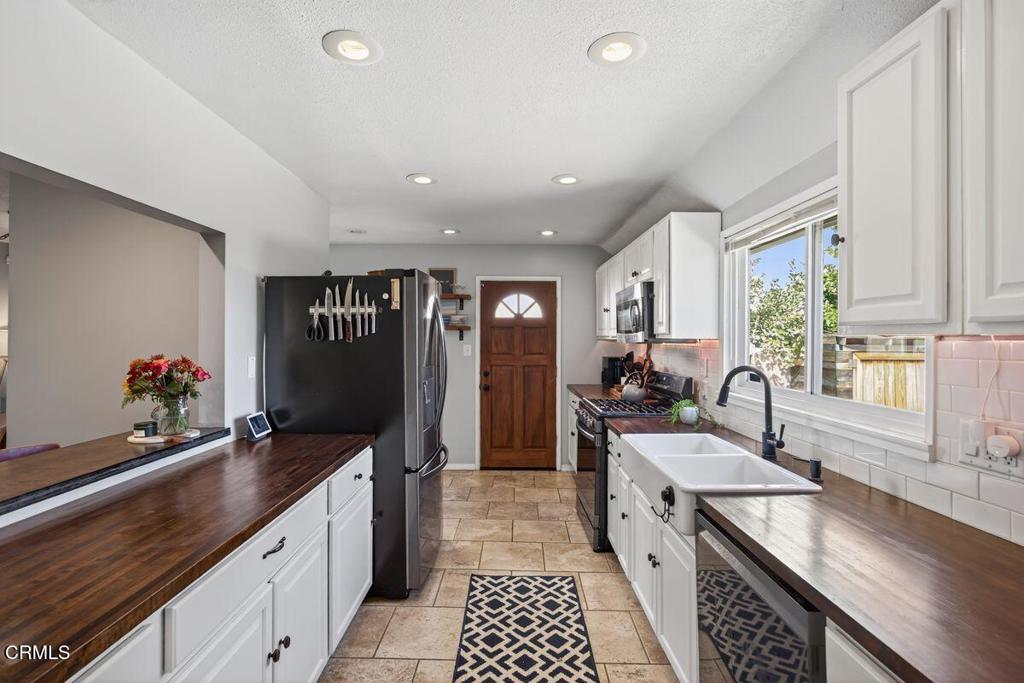 525 North M Street Oxnard, CA 93030 - Photo 11 of 38 a kitchen with granite countertop a sink and cabinets
