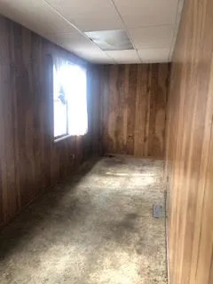 a view of empty room with window