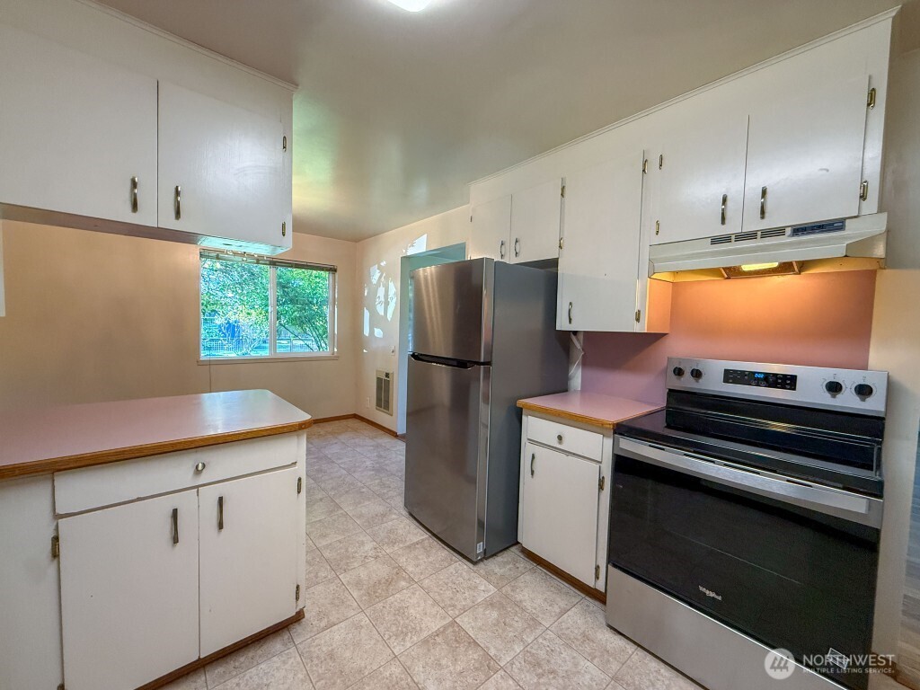 8328 200th Street Southwest Edmonds, WA 98026 - Photo 8 of 23