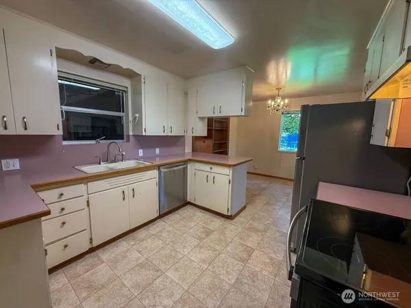 $3,500 | 8328 200th Street Southwest, Edmonds, WA 98026