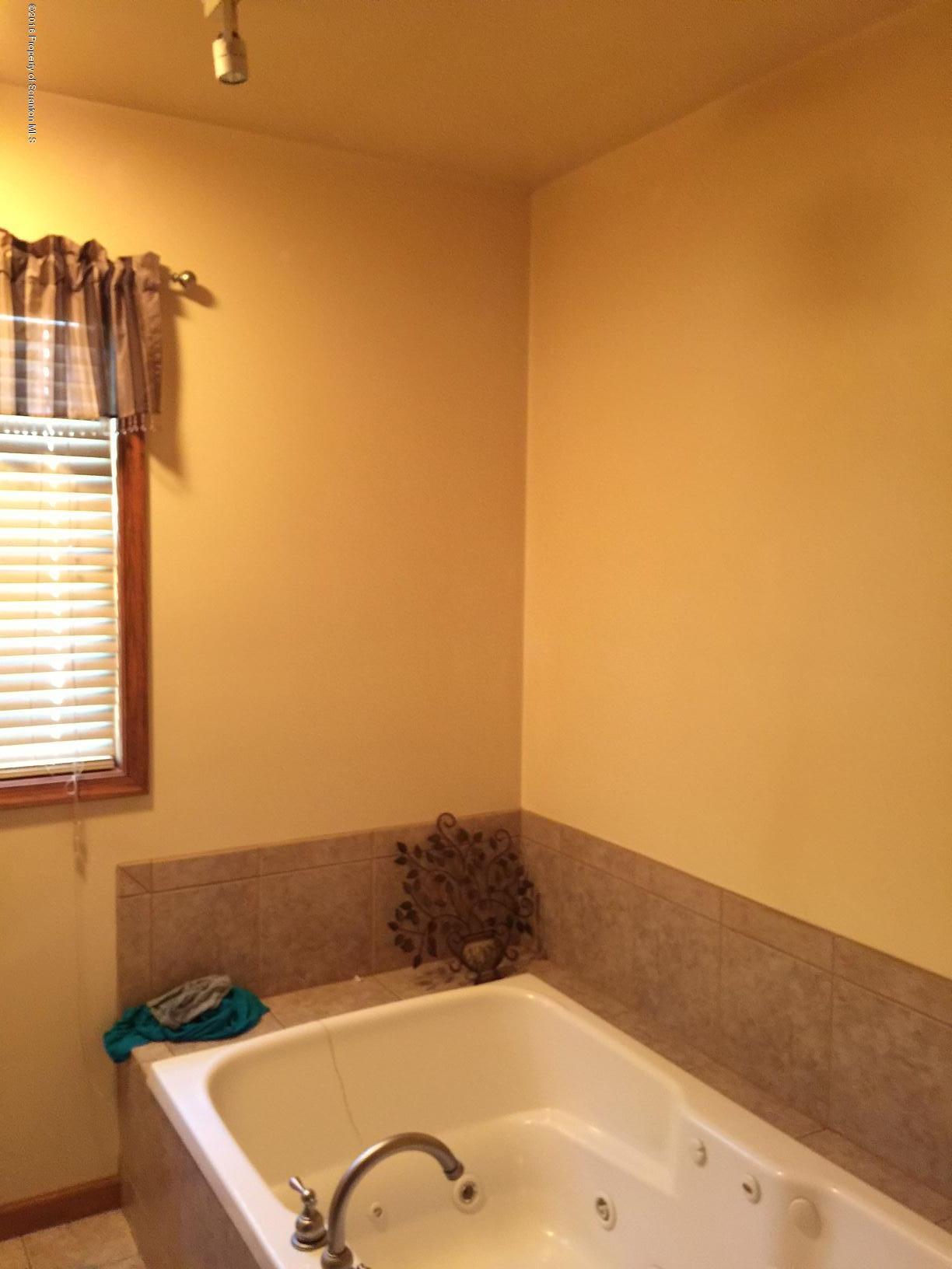 167 Green Grove Road Scott Township, PA 18447 - Photo 7 of 11 Gallery Image 7