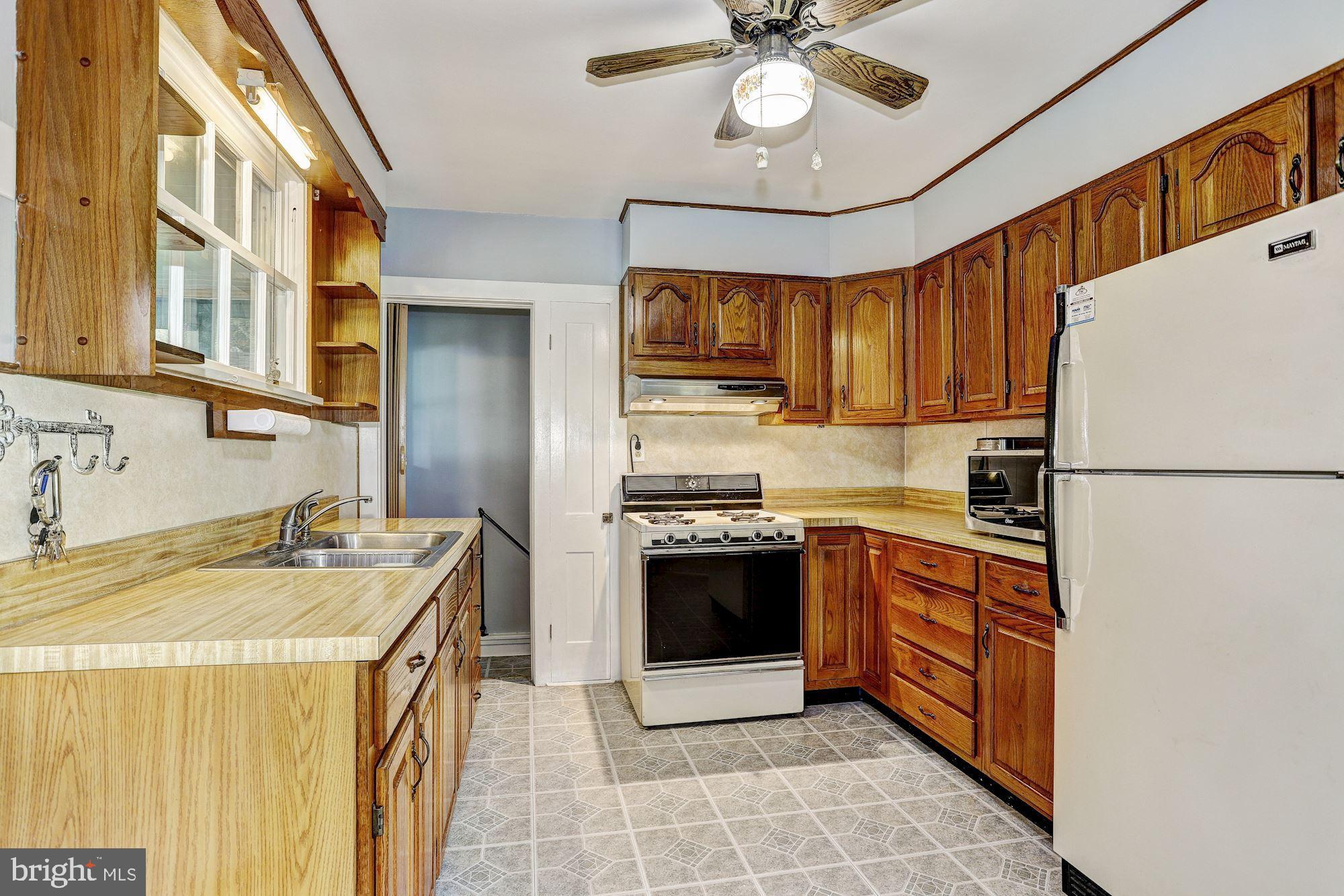 354 Ridge Road Westminster, MD 21157 - Photo 11 of 32 Eat-In Kitchen