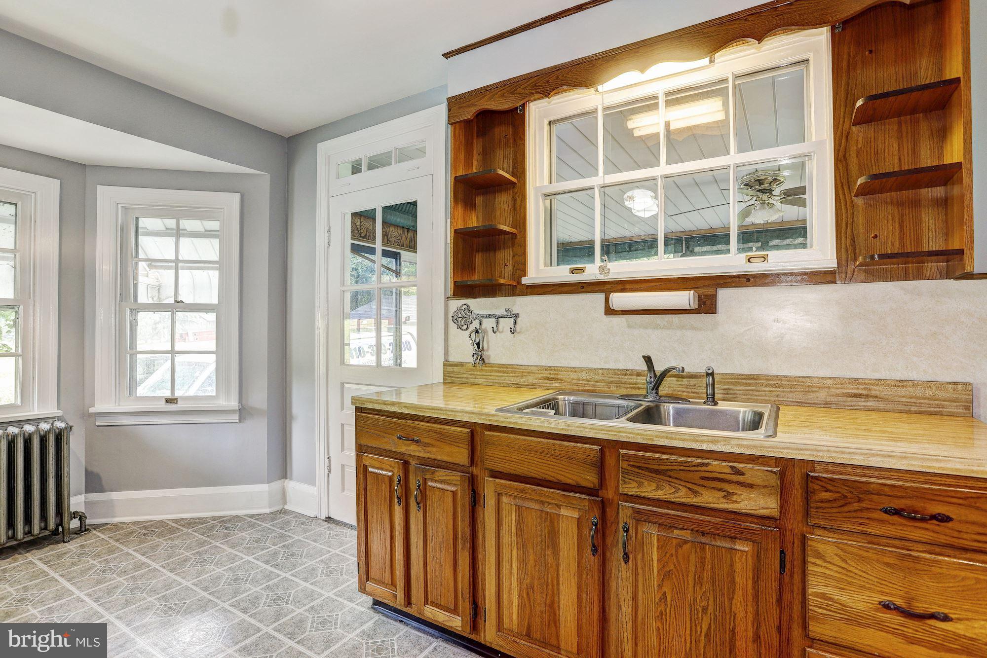 354 Ridge Road Westminster, MD 21157 - Photo 8 of 32 Eat-In Kitchen