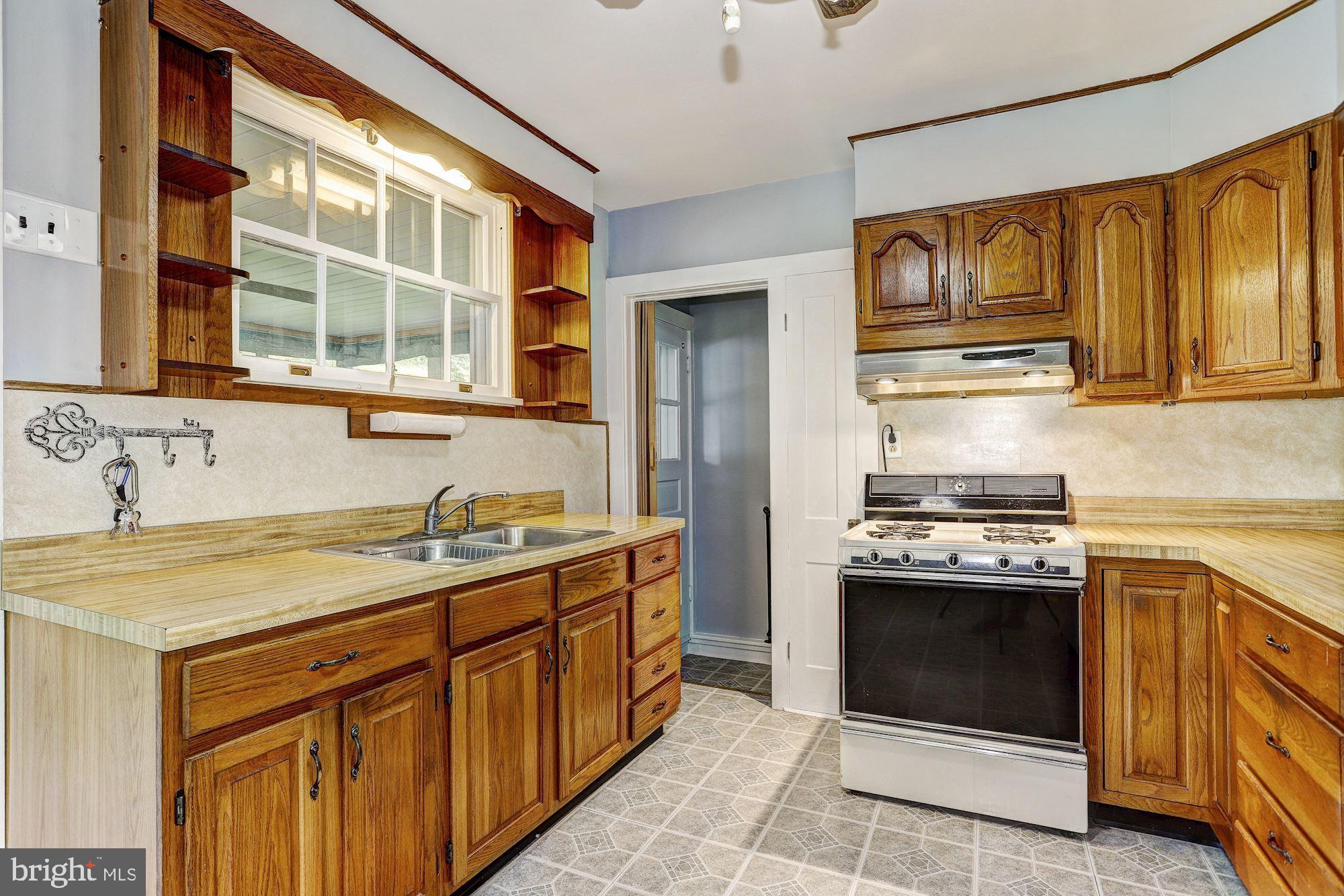 354 Ridge Road Westminster, MD 21157 - Photo 10 of 32 Eat-In Kitchen