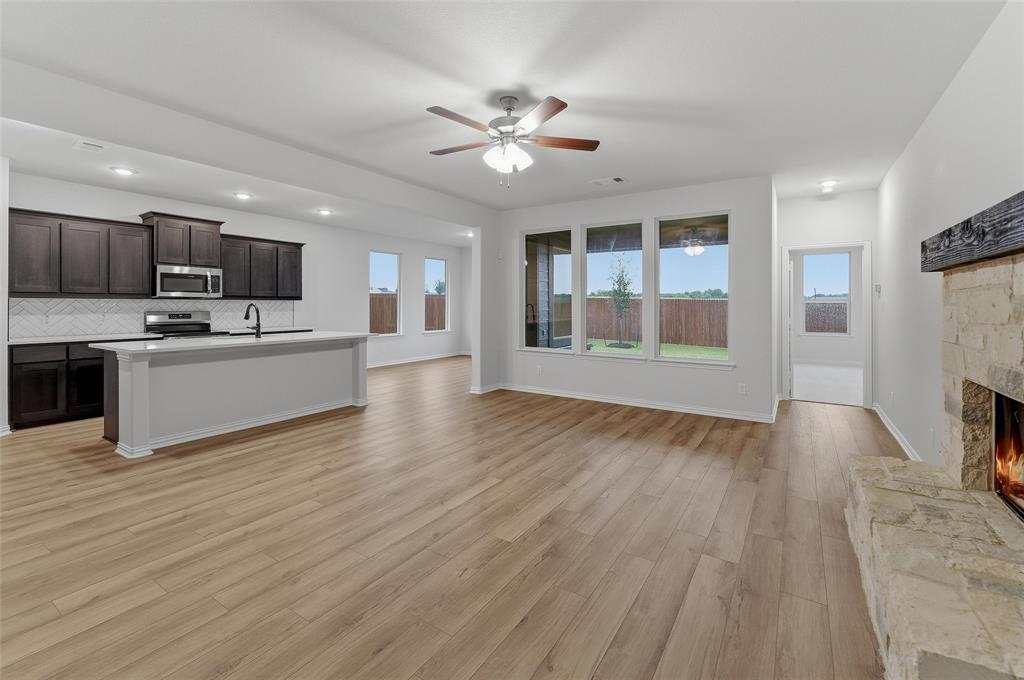 1333 Frio Drive Springtown, TX 76082 - Photo 8 of 25