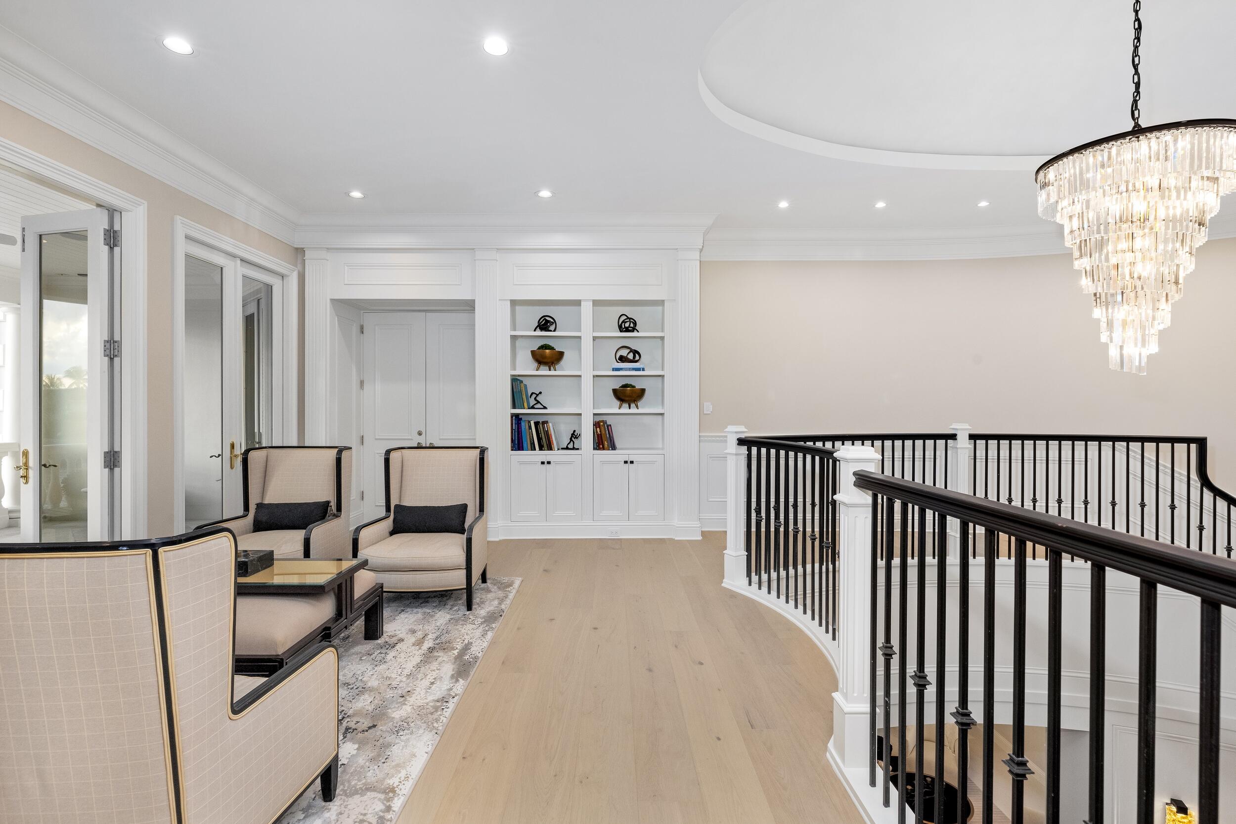 2989 Spanish River Road Boca Raton, FL 33432 - Photo 75 of 130 Hallway Upper South 1