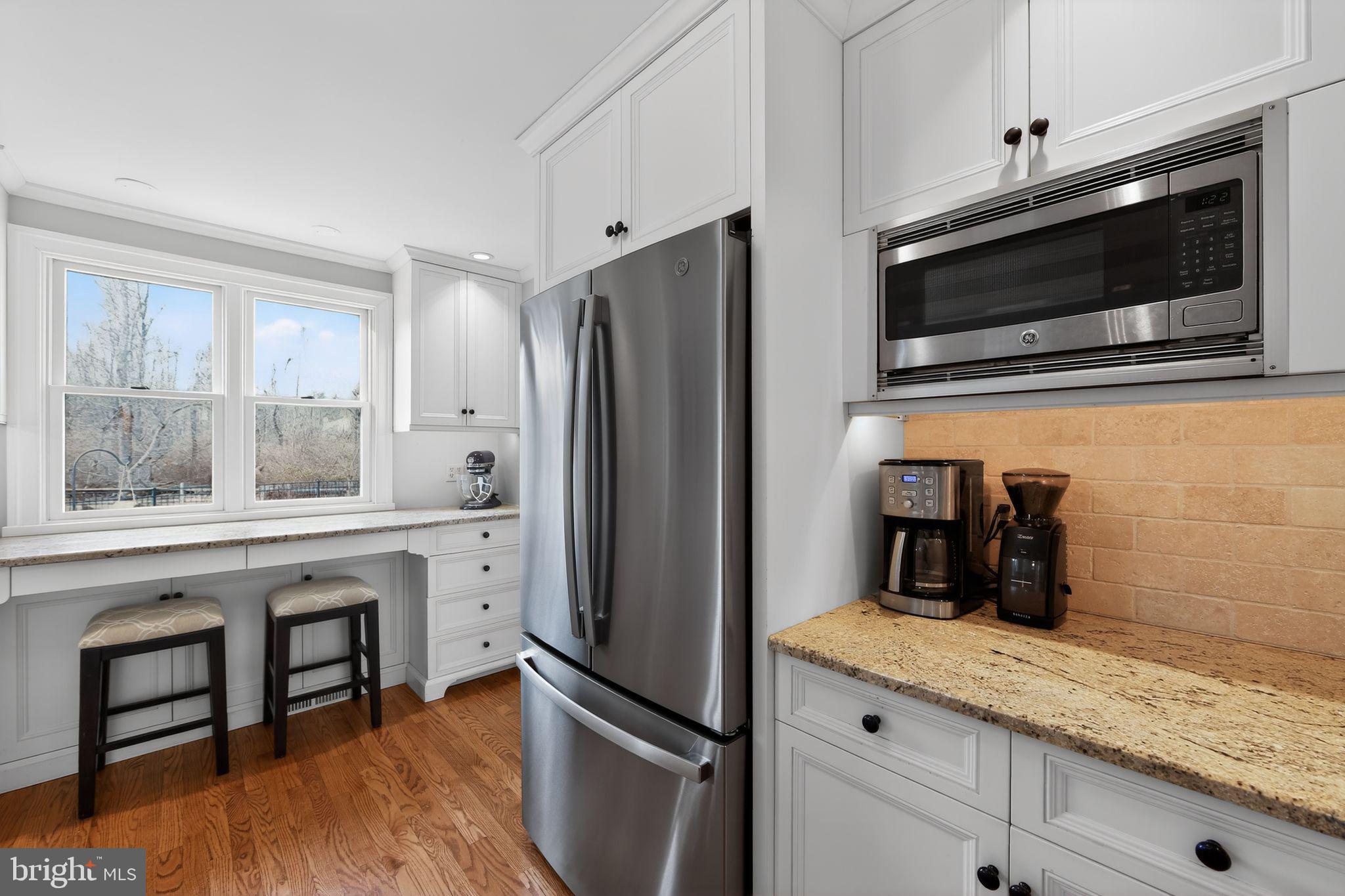 850 Farragut Road Berwyn, PA 19312 - Photo 13 of 37 Large Window with view of yard