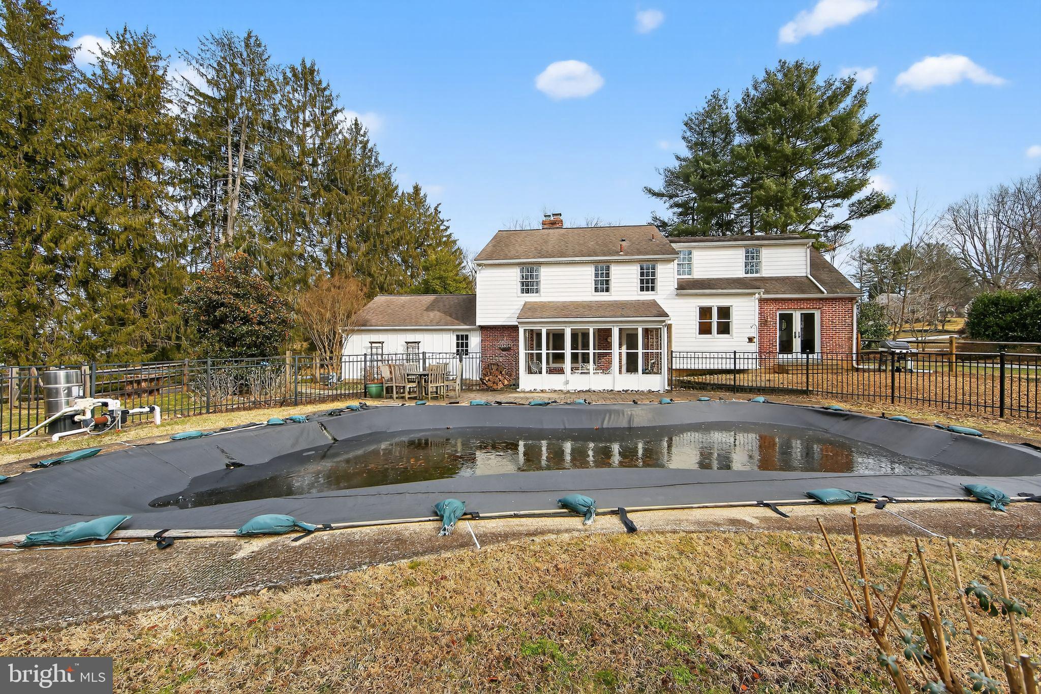 850 Farragut Road Berwyn, PA 19312 - Photo 15 of 37 Built in Pool