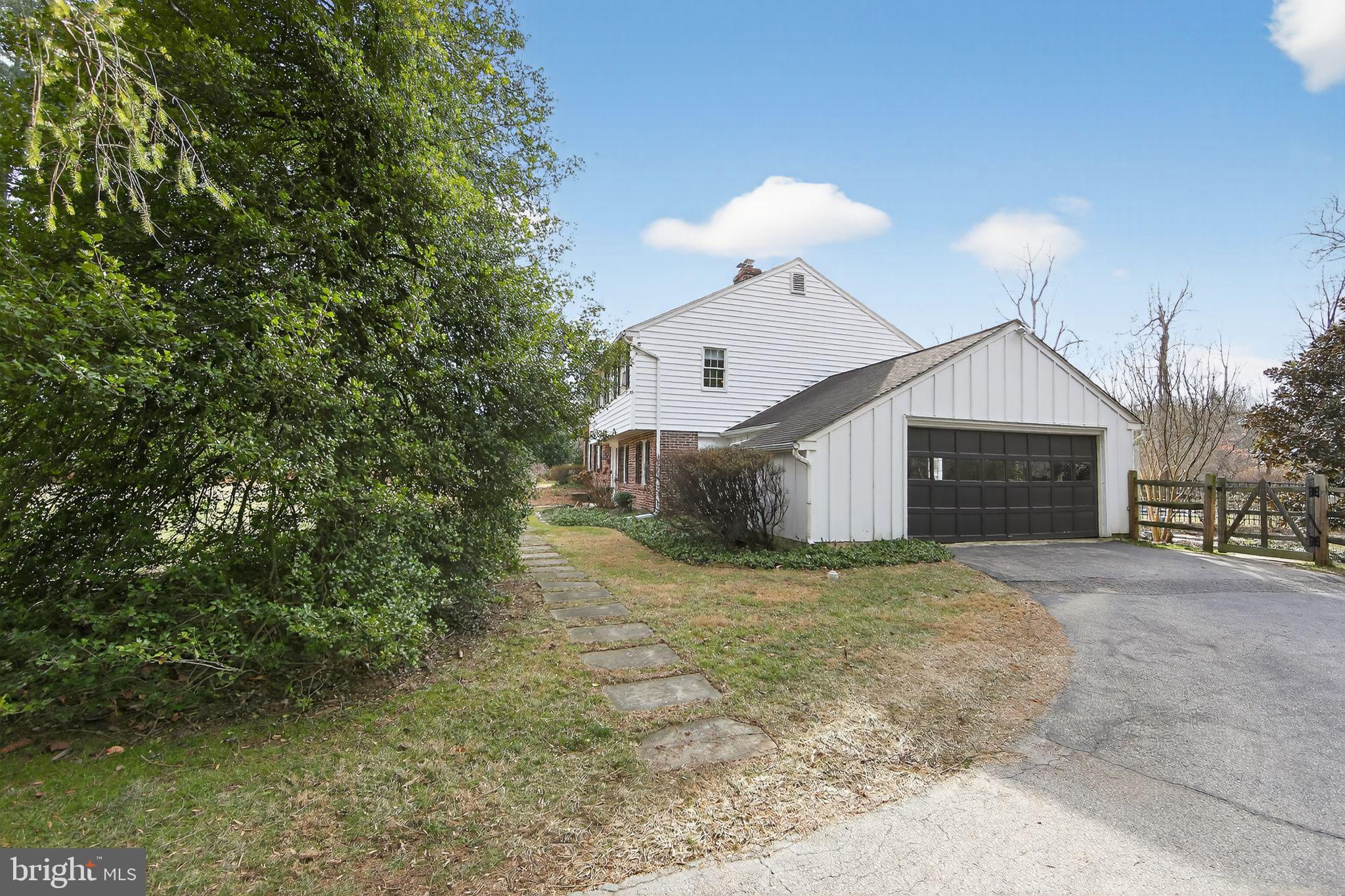 850 Farragut Road Berwyn, PA 19312 - Photo 34 of 37 2 Car Side Entry Garage - Attached
