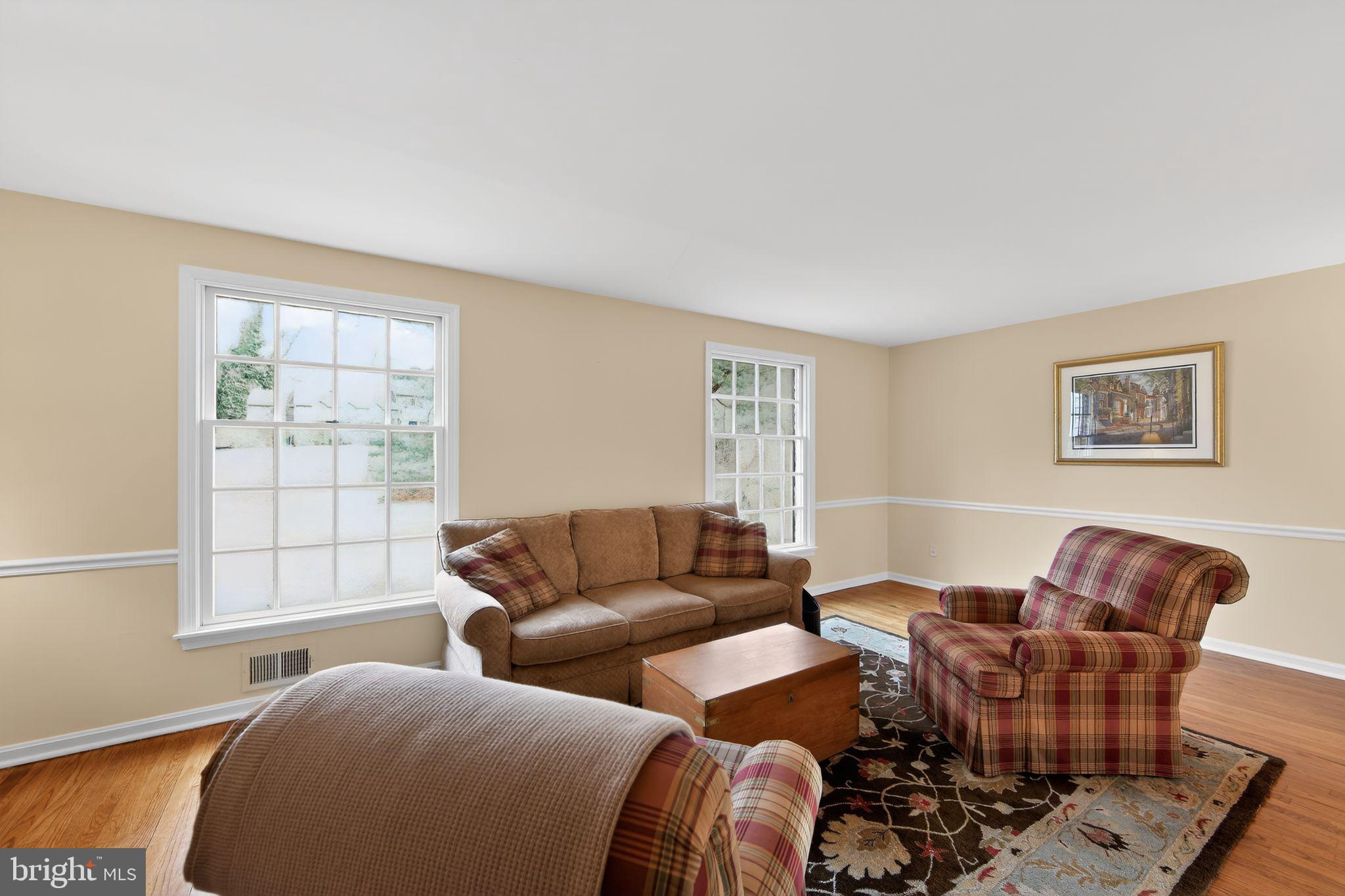 850 Farragut Road Berwyn, PA 19312 - Photo 5 of 37 Living Room