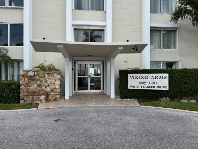 $2,250 | 1601 South Flagler Drive, Unit 201O, West Palm Beach, FL 33401