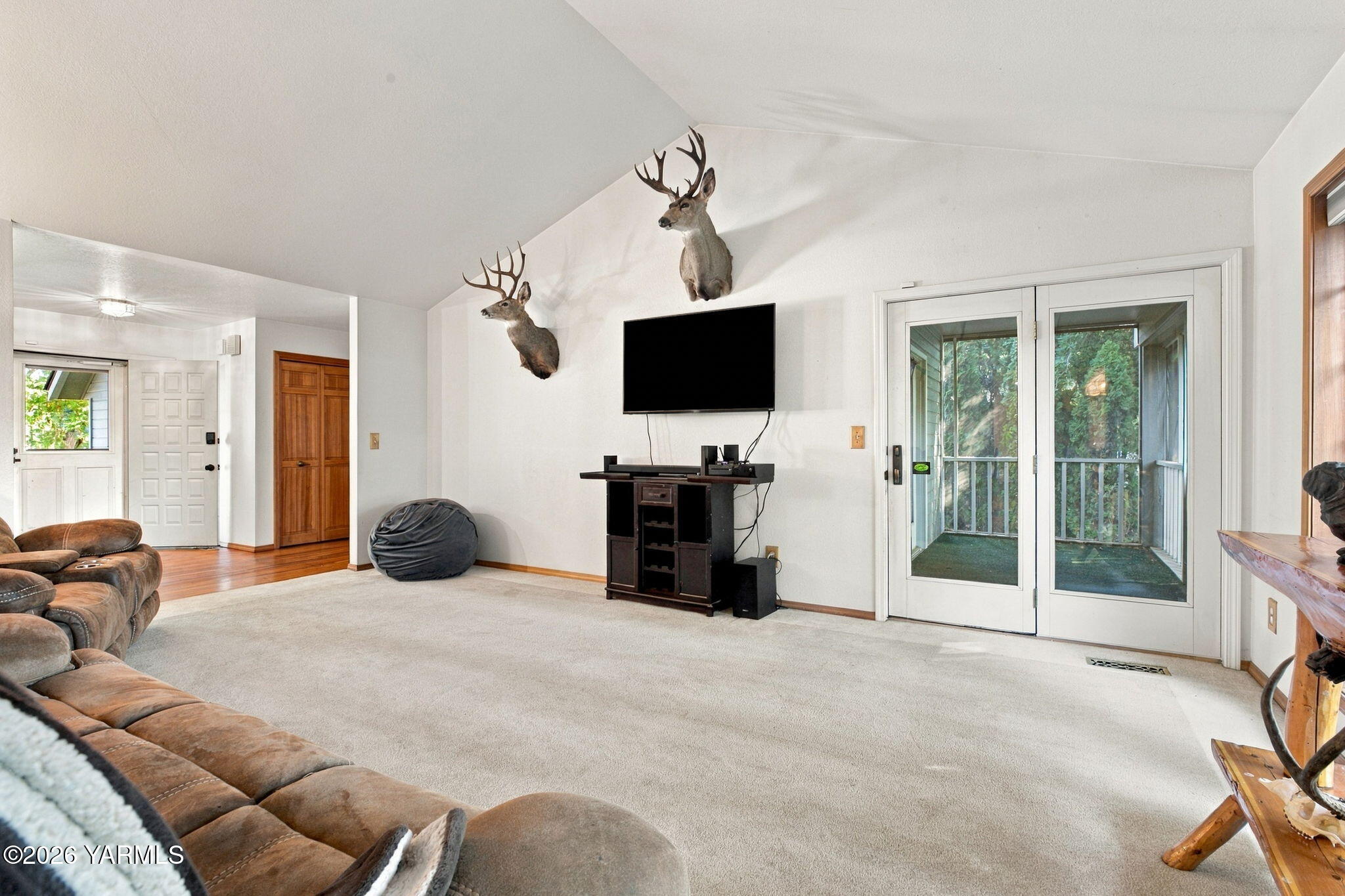20 Estate Way Yakima, WA 98908 - Photo 4 of 27 living room
