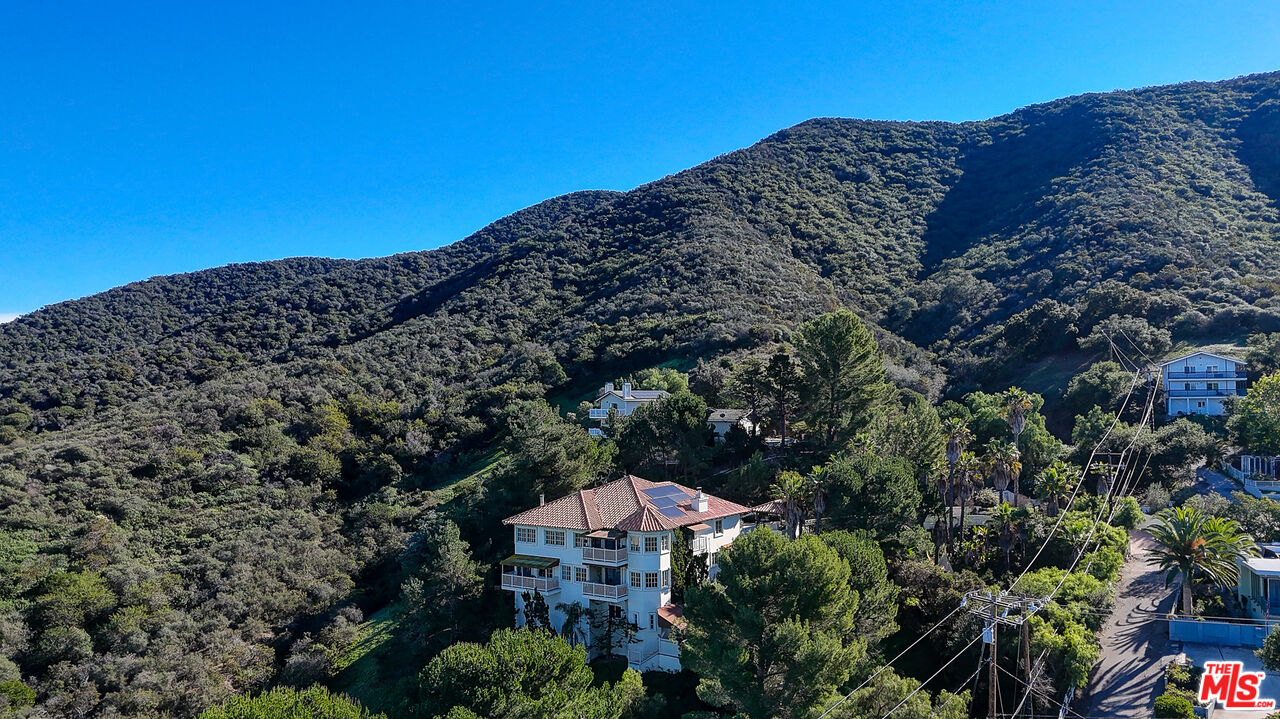 456 McKnight Road Newbury Park, CA 91320 - Photo 21 of 75 a view of a large building