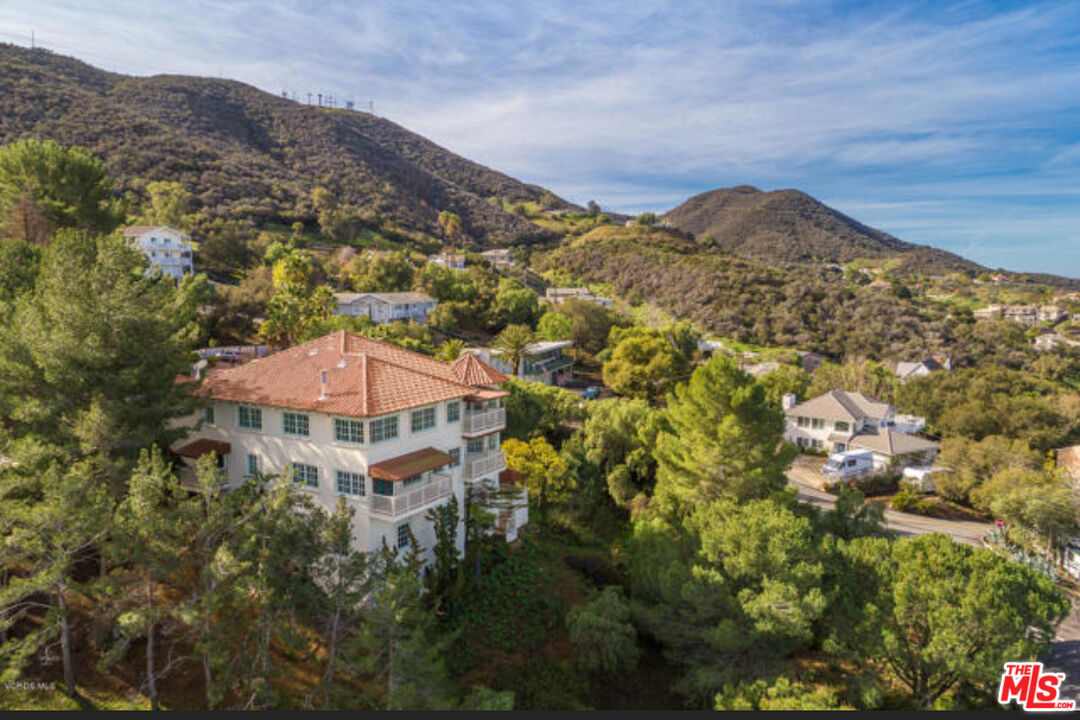 456 McKnight Road Newbury Park, CA 91320 - Photo 4 of 75 a view of a city with a building in the background