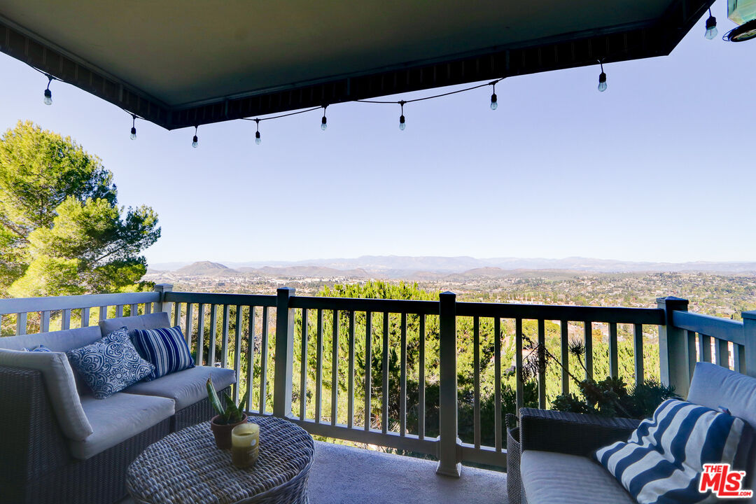 456 McKnight Road Newbury Park, CA 91320 - Photo 58 of 75 a balcony with table and chairs