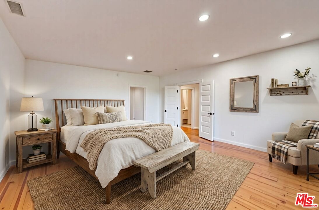 456 McKnight Road Newbury Park, CA 91320 - Photo 72 of 75 a spacious bedroom with a bed and a couch