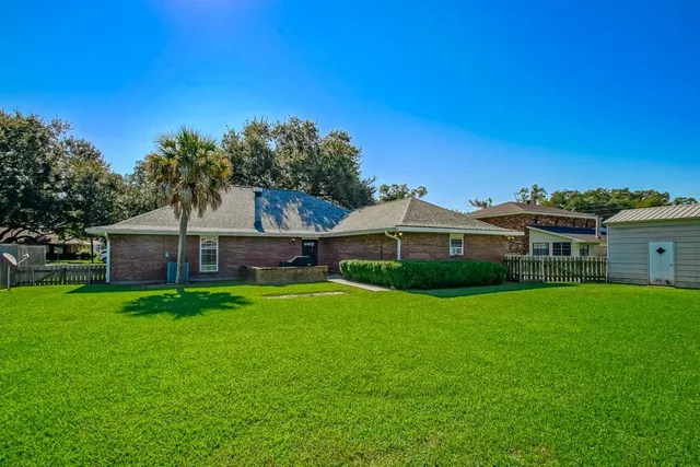 $375,000 | 426 River Oaks Drive, Luling, LA 70070