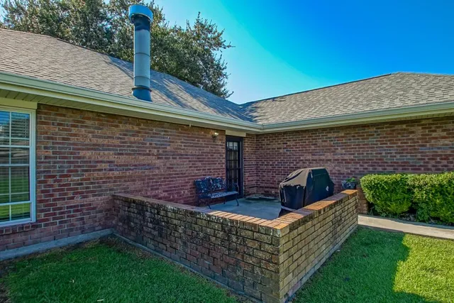 $375,000 | 426 River Oaks Drive, Luling, LA 70070