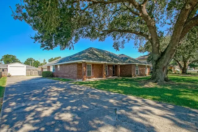 $375,000 | 426 River Oaks Drive, Luling, LA 70070