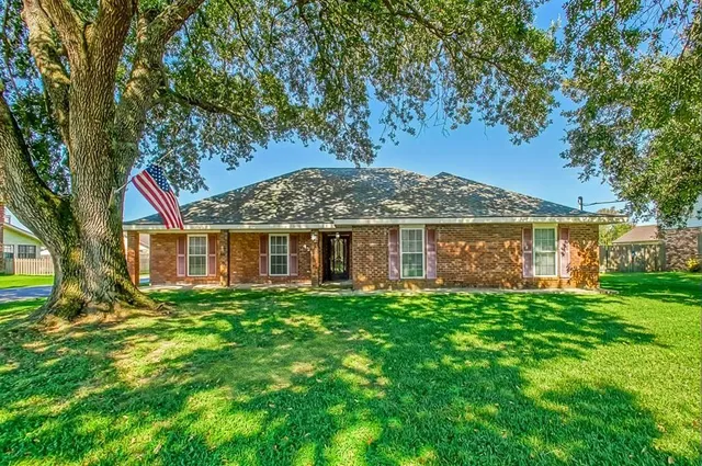 $375,000 | 426 River Oaks Drive, Luling, LA 70070