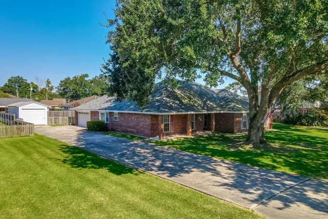 $375,000 | 426 River Oaks Drive, Luling, LA 70070