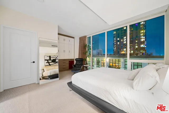 $1,349,000 | 1050 South Grand Avenue, Unit 901, Los Angeles, CA 90015