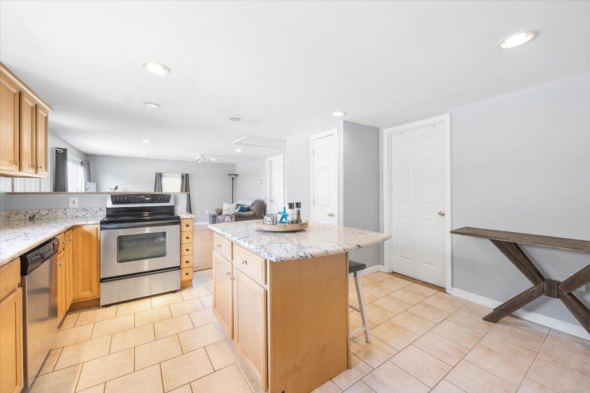 255 Alfred Road Kennebunk, ME 04043 - Photo 10 of 45 09-255 Alfred-9