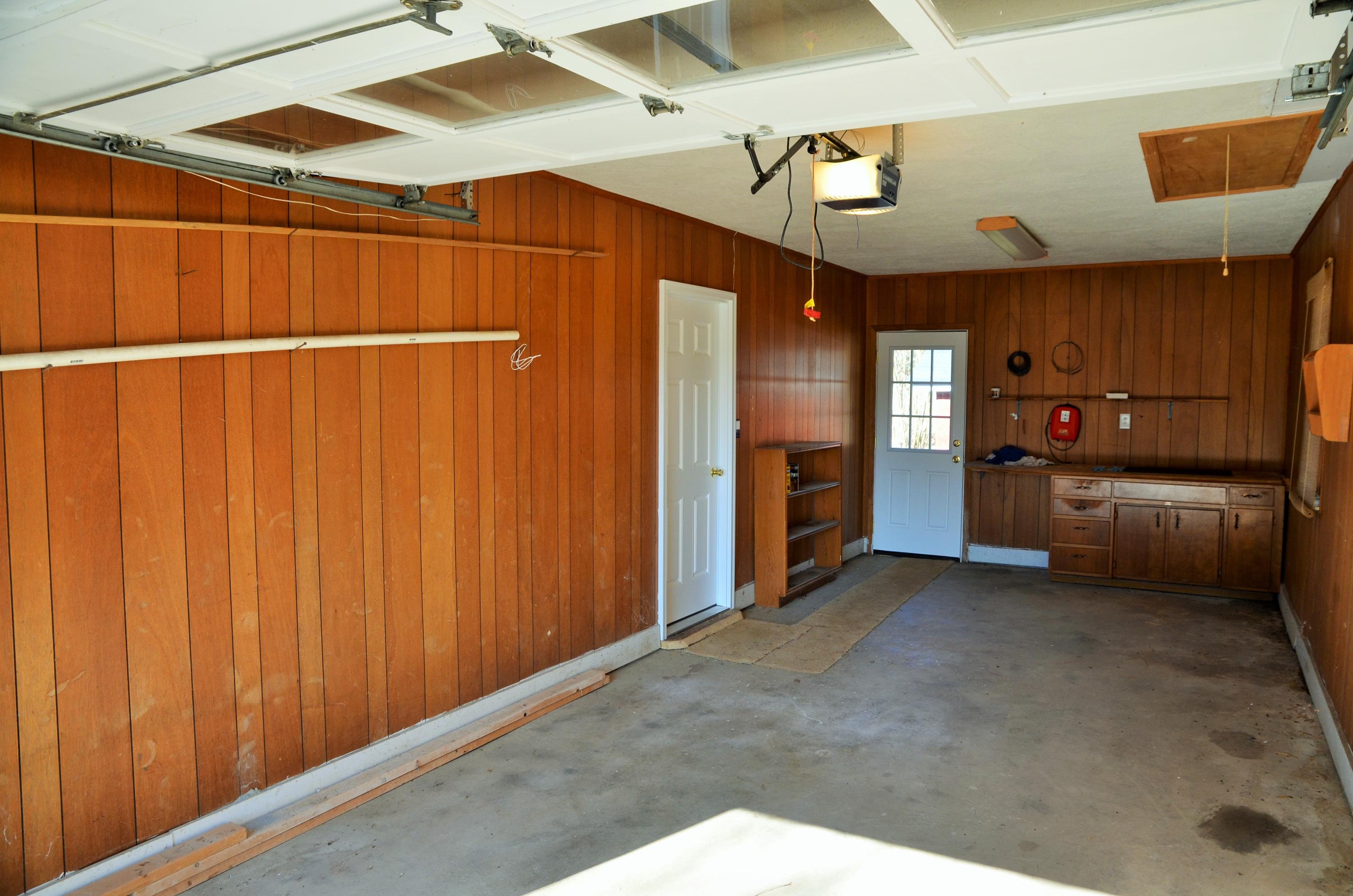8101 Corryton Luttrell Road Corryton, TN 37721 - Photo 18 of 19 Garage